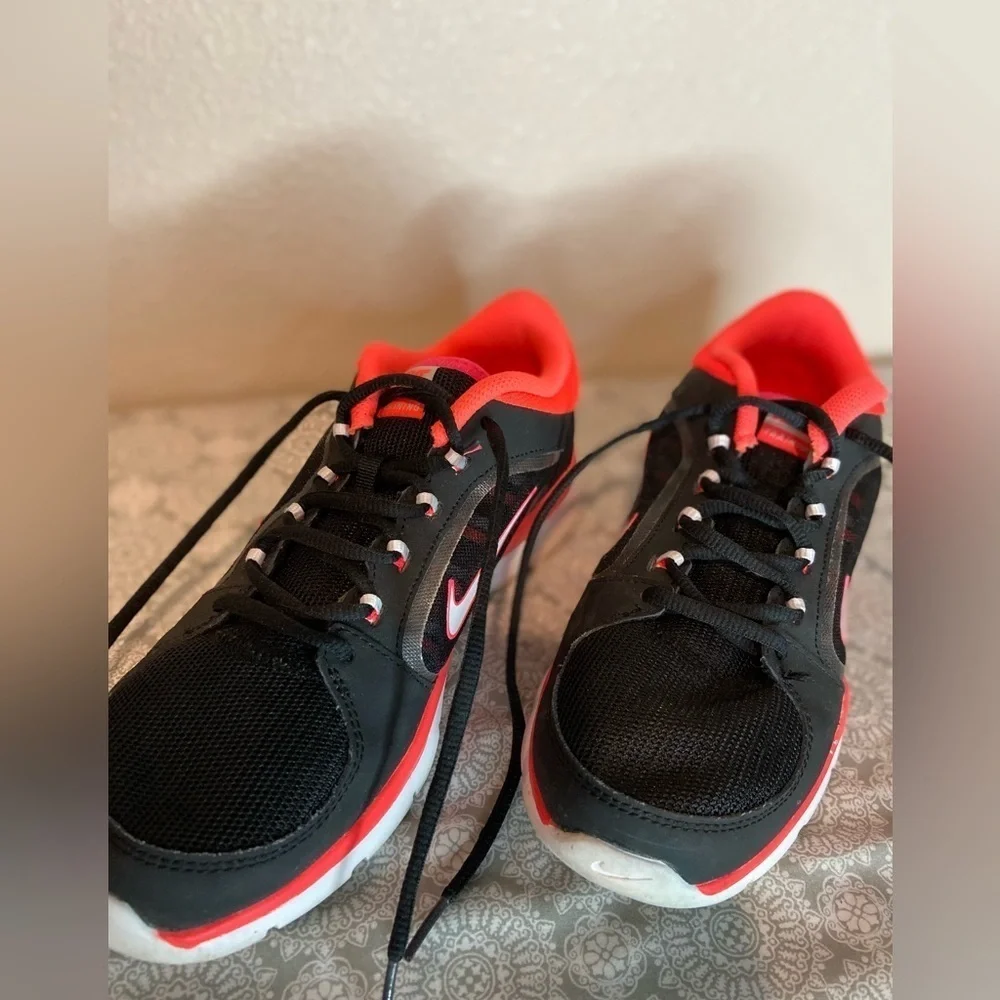 Nike~Flex Trainer 4~Black/Crimson~Running~Gym~Training Athletic Shoe~Size 9.5